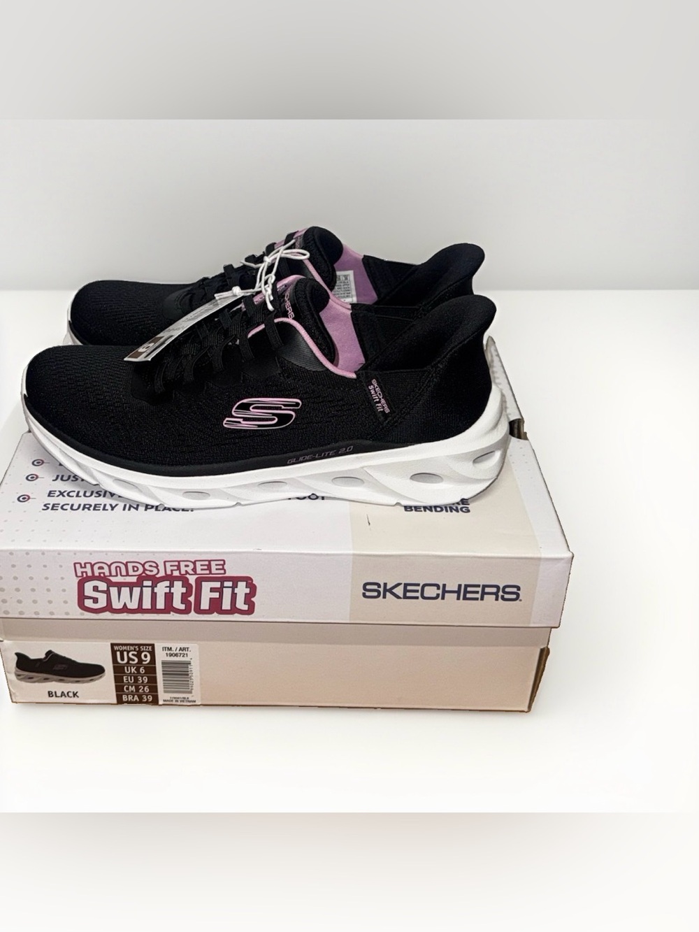 Skechers Hands Free Swift Fit Slip On Women's Memory Foam Shoes -Size 9 , NWT